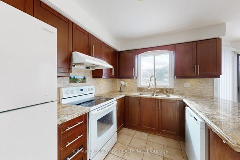 Photo 15 at 50 Marchwood Crescent, Harding, Richmond Hill