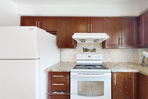 Photo 16 at 50 Marchwood Crescent, Harding, Richmond Hill