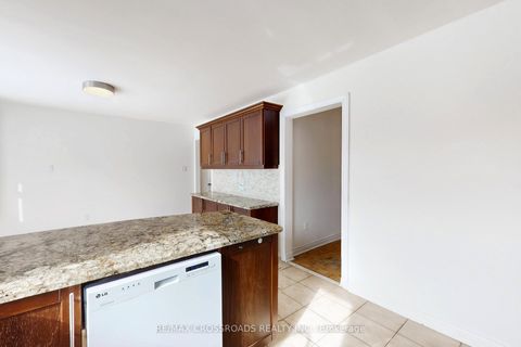 Photo 17 at 50 Marchwood Crescent, Harding, Richmond Hill