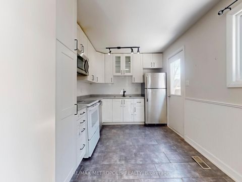 Photo 11 at 1294 Sunningdale Avenue, Donevan, Oshawa