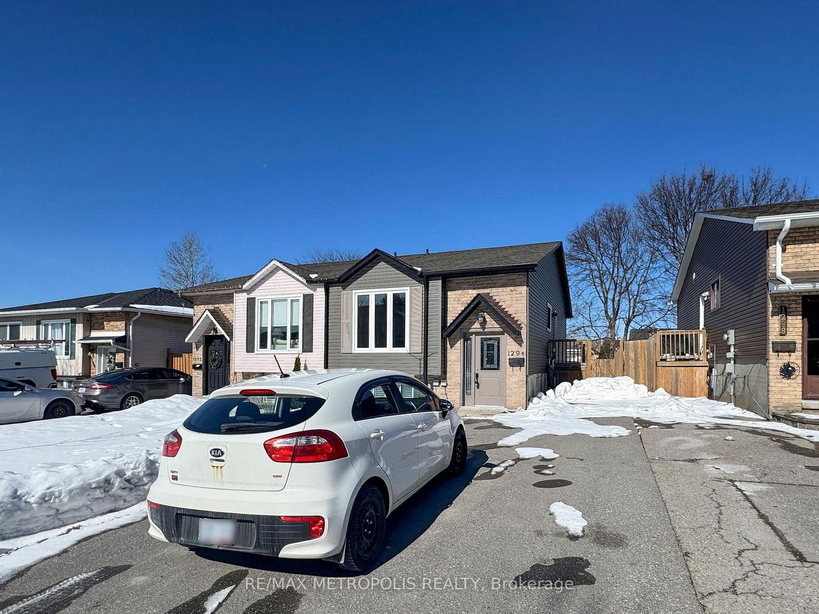 1294 Sunningdale Avenue, Donevan, Oshawa 