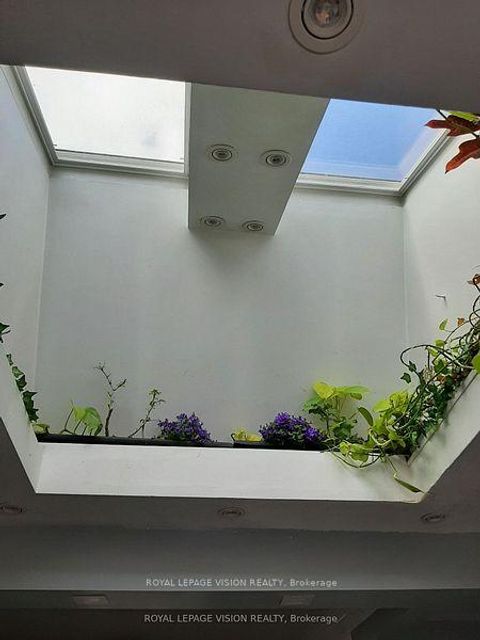 Photo 5 at 52 Ellendale Drive, Dorset Park, Toronto