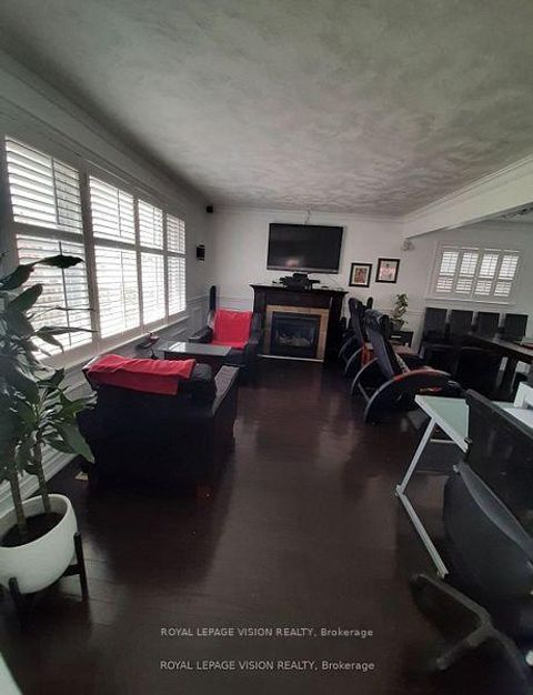 Photo 7 at 52 Ellendale Drive, Dorset Park, Toronto