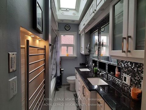 Photo 9 at 52 Ellendale Drive, Dorset Park, Toronto