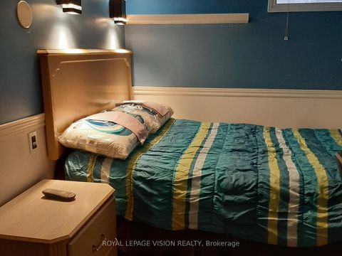 Photo 17 at 52 Ellendale Drive, Dorset Park, Toronto