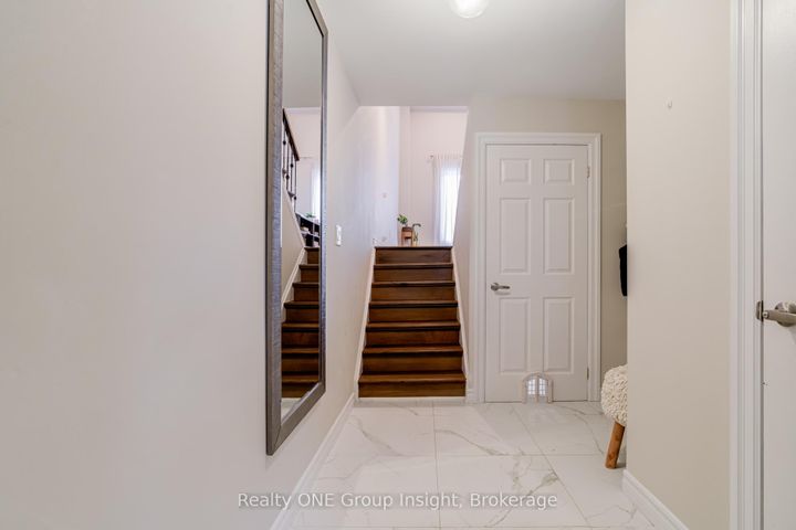Photo 2 at 42 - 2766 Folkway Drive, Erin Mills, Mississauga