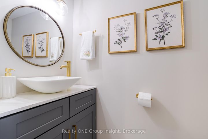 Photo 3 at 42 - 2766 Folkway Drive, Erin Mills, Mississauga