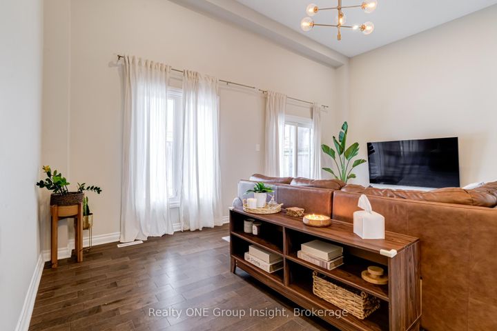 Photo 4 at 42 - 2766 Folkway Drive, Erin Mills, Mississauga