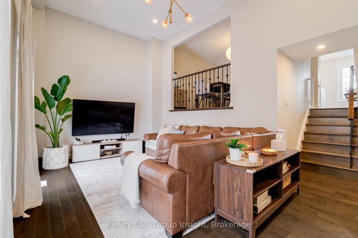 Photo 5 at 42 - 2766 Folkway Drive, Erin Mills, Mississauga