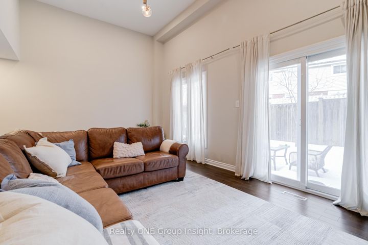 Photo 6 at 42 - 2766 Folkway Drive, Erin Mills, Mississauga