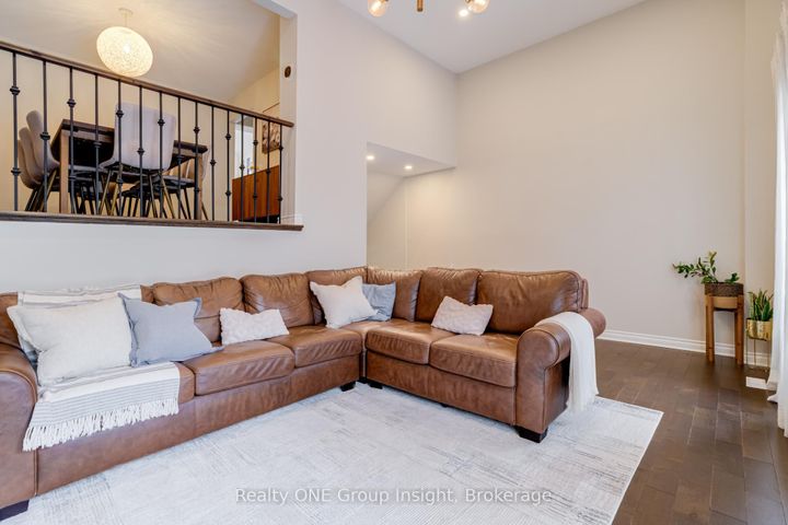 Photo 7 at 42 - 2766 Folkway Drive, Erin Mills, Mississauga