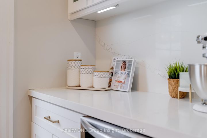 Photo 20 at 42 - 2766 Folkway Drive, Erin Mills, Mississauga