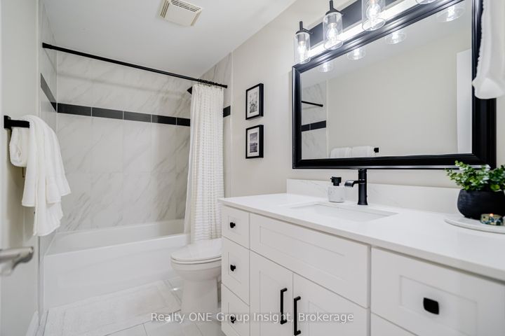 Photo 41 at 42 - 2766 Folkway Drive, Erin Mills, Mississauga