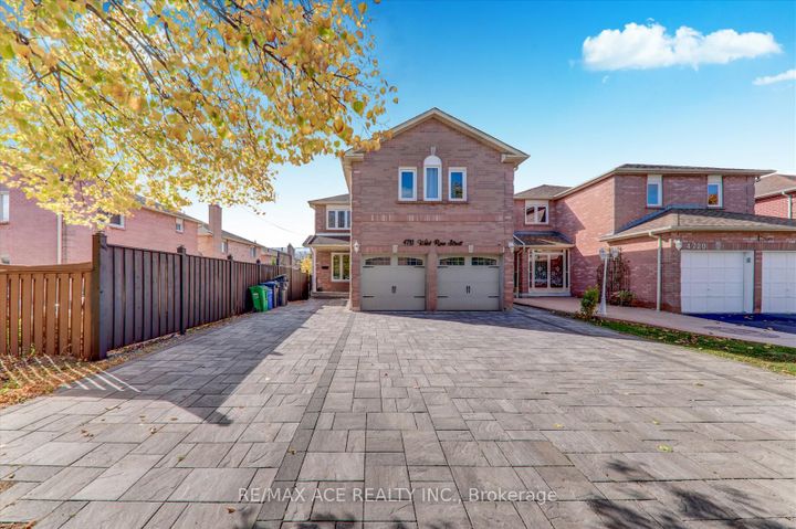 Photo 1 at 4718 Wild Rose Street, East Credit, Mississauga