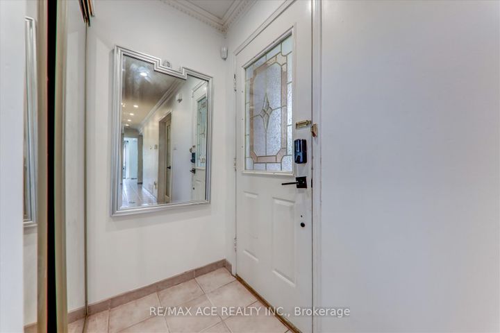 Photo 5 at 4718 Wild Rose Street, East Credit, Mississauga