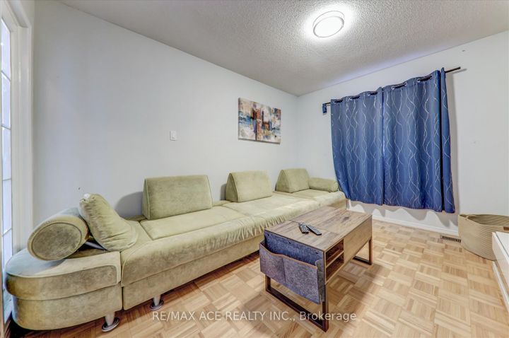 Photo 7 at 4718 Wild Rose Street, East Credit, Mississauga