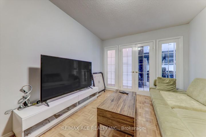 Photo 8 at 4718 Wild Rose Street, East Credit, Mississauga