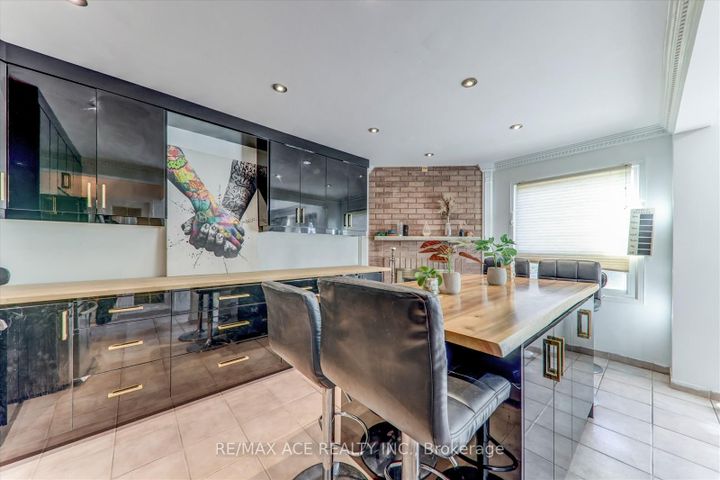 Photo 9 at 4718 Wild Rose Street, East Credit, Mississauga