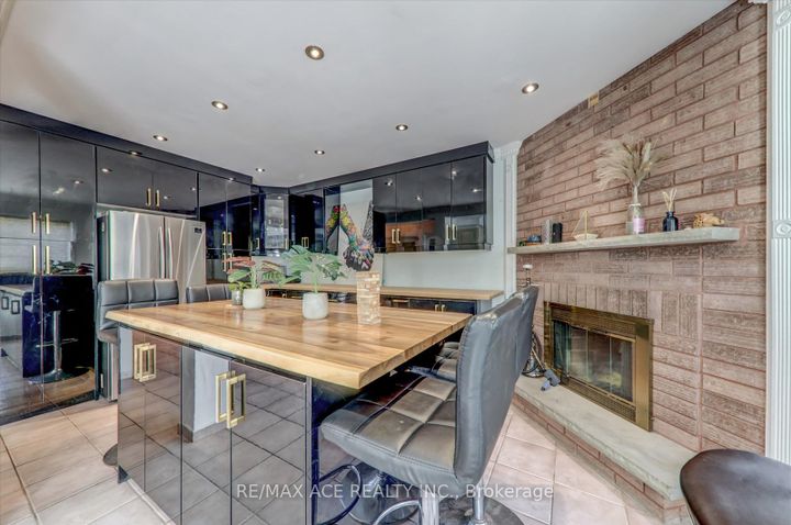 Photo 10 at 4718 Wild Rose Street, East Credit, Mississauga