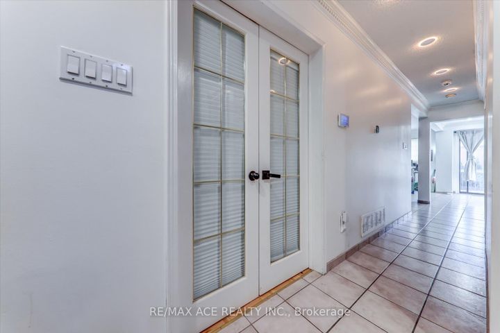 Photo 13 at 4718 Wild Rose Street, East Credit, Mississauga