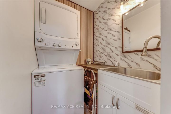 Photo 16 at 4718 Wild Rose Street, East Credit, Mississauga