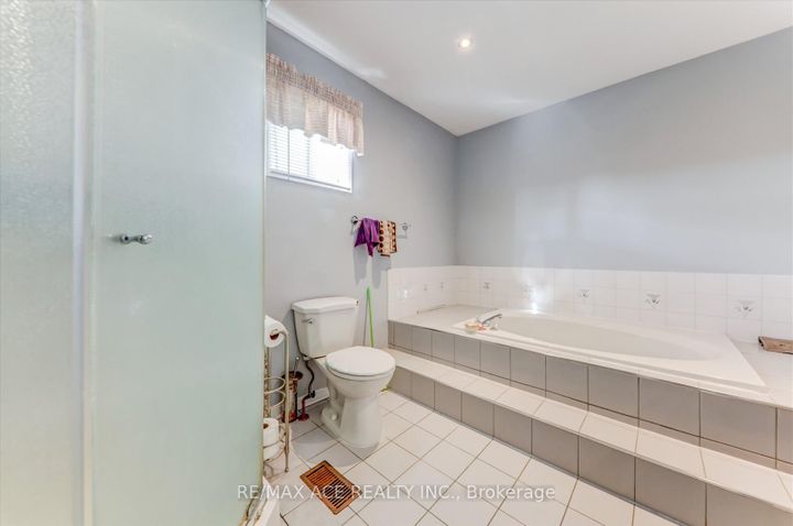 Photo 21 at 4718 Wild Rose Street, East Credit, Mississauga