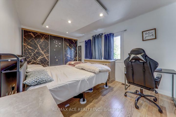 Photo 23 at 4718 Wild Rose Street, East Credit, Mississauga