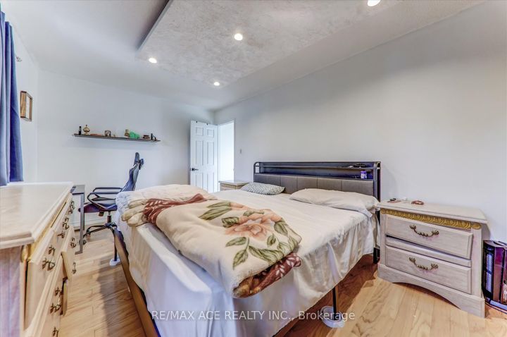 Photo 24 at 4718 Wild Rose Street, East Credit, Mississauga