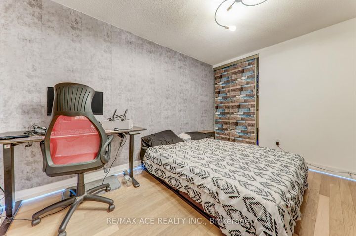 Photo 28 at 4718 Wild Rose Street, East Credit, Mississauga