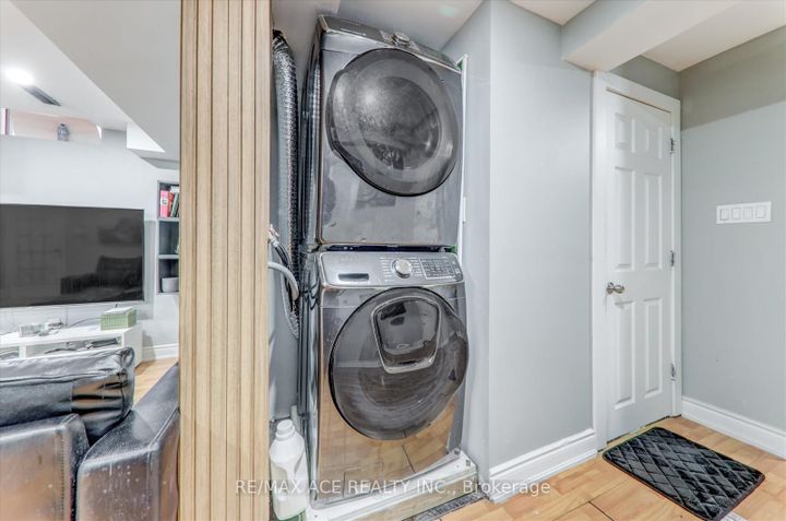 Photo 30 at 4718 Wild Rose Street, East Credit, Mississauga