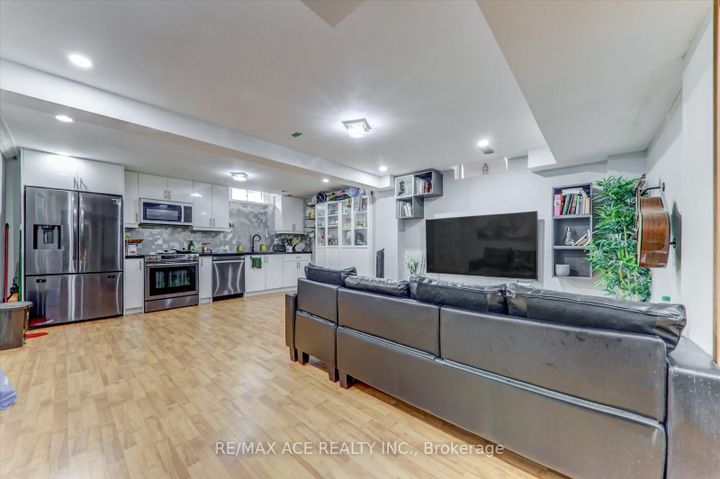 Photo 31 at 4718 Wild Rose Street, East Credit, Mississauga