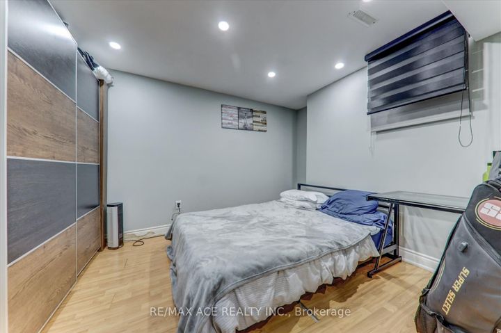 Photo 34 at 4718 Wild Rose Street, East Credit, Mississauga