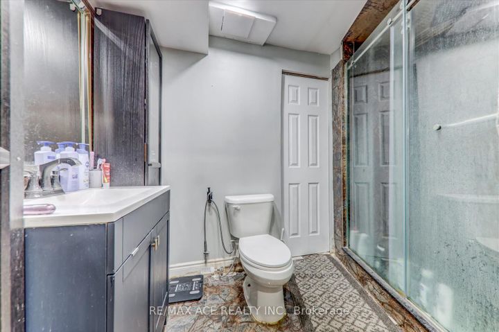 Photo 35 at 4718 Wild Rose Street, East Credit, Mississauga