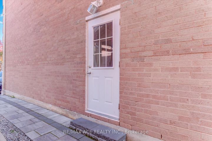 Photo 38 at 4718 Wild Rose Street, East Credit, Mississauga