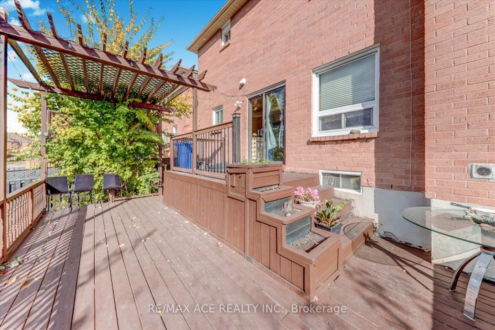 Photo 39 at 4718 Wild Rose Street, East Credit, Mississauga