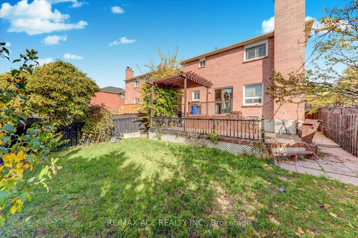 Photo 40 at 4718 Wild Rose Street, East Credit, Mississauga