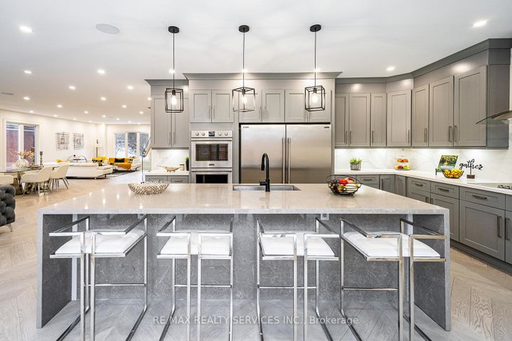 Photo 9 at 3 Bonnyview Drive, Queensway, Toronto