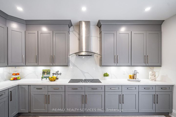 Photo 11 at 3 Bonnyview Drive, Queensway, Toronto