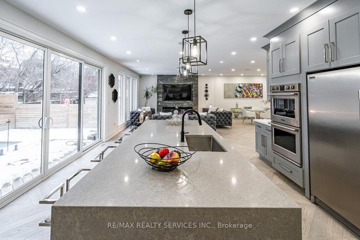 Photo 12 at 3 Bonnyview Drive, Queensway, Toronto