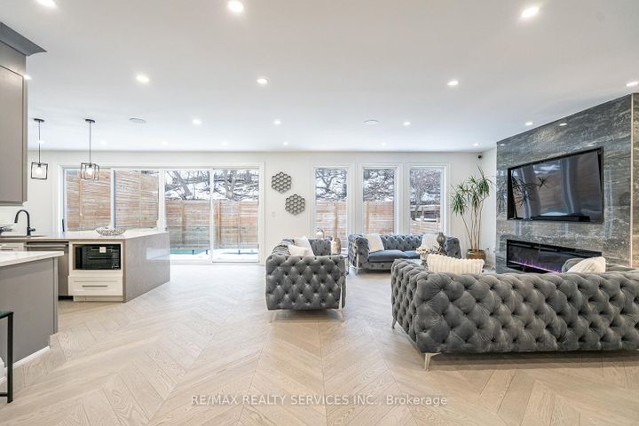 Photo 18 at 3 Bonnyview Drive, Queensway, Toronto