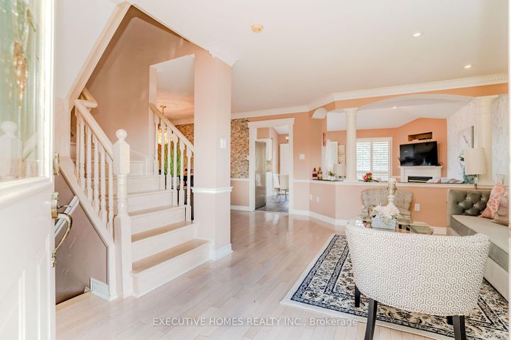 Photo 4 at 10 Safari Court, Snelgrove, Brampton