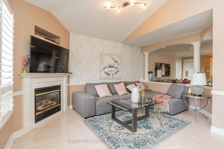 Photo 10 at 10 Safari Court, Snelgrove, Brampton