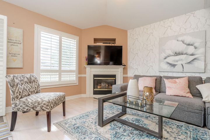 Photo 11 at 10 Safari Court, Snelgrove, Brampton