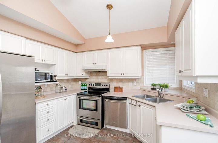 Photo 15 at 10 Safari Court, Snelgrove, Brampton