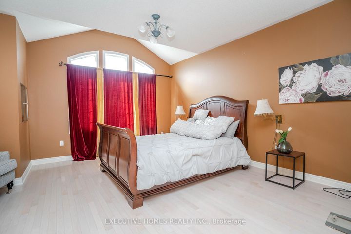 Photo 26 at 10 Safari Court, Snelgrove, Brampton