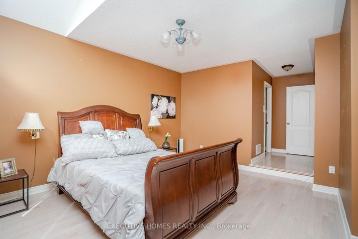 Photo 27 at 10 Safari Court, Snelgrove, Brampton