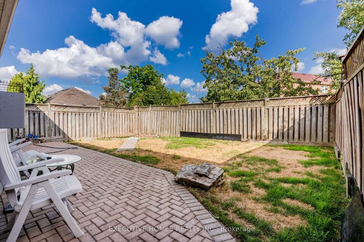 Photo 33 at 10 Safari Court, Snelgrove, Brampton