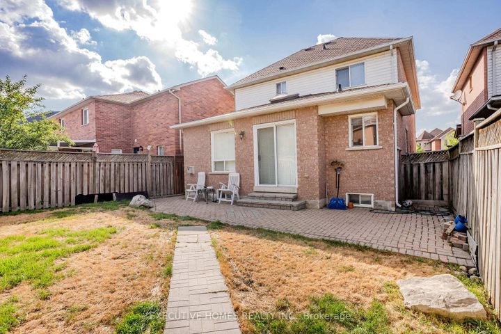 Photo 34 at 10 Safari Court, Snelgrove, Brampton