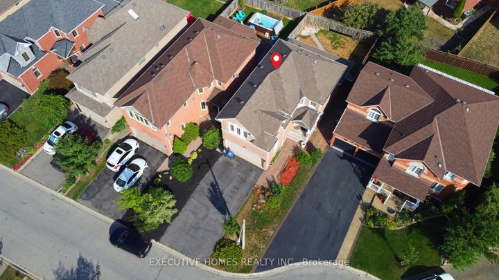 Photo 36 at 10 Safari Court, Snelgrove, Brampton