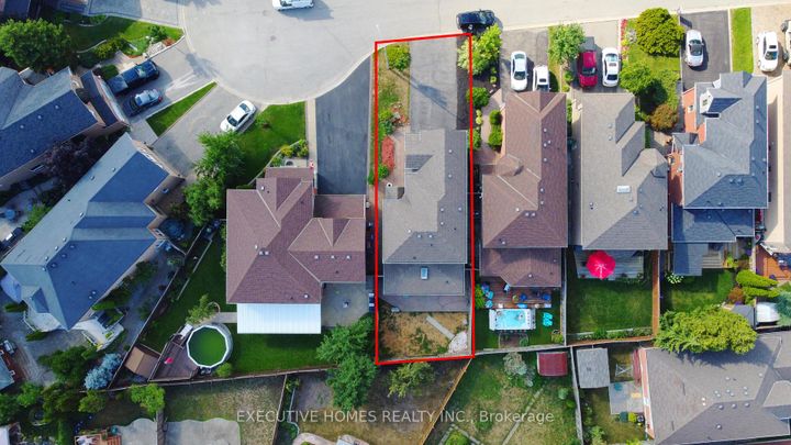 Photo 37 at 10 Safari Court, Snelgrove, Brampton